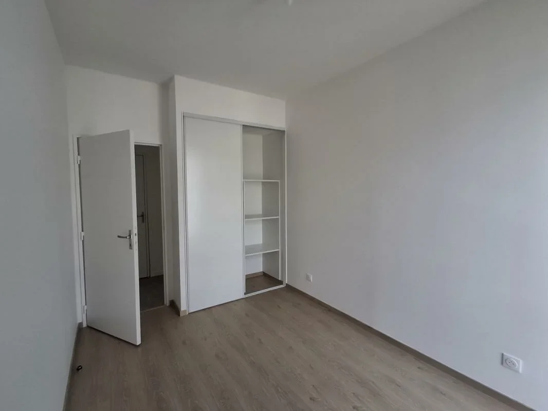 Flat Rue du Centre Nautique in Rillieux-la-Pape