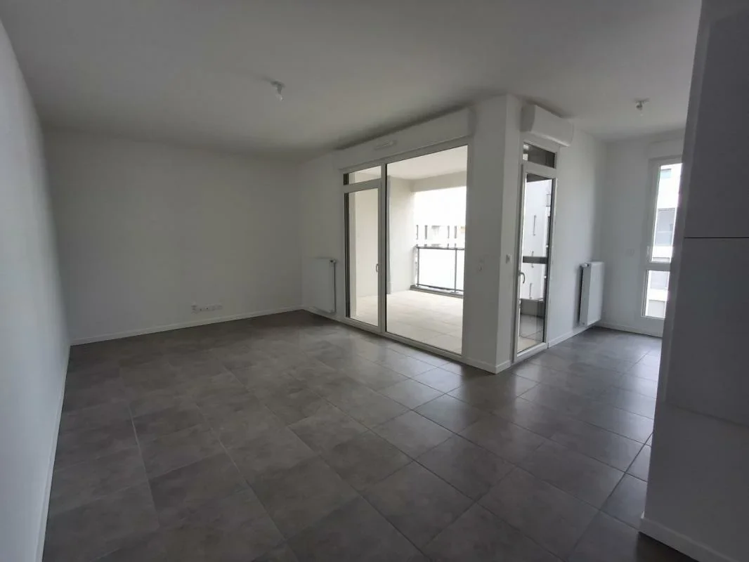 Flat Rue du Centre Nautique in Rillieux-la-Pape