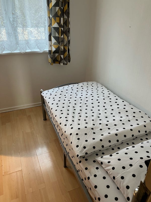 Room Hartsworth Close in Greater London