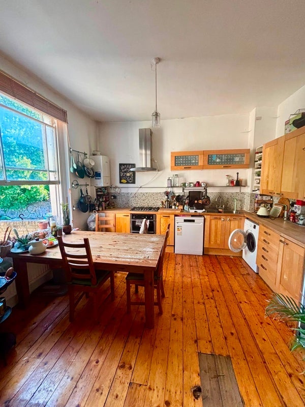 Room New Cross Road in Greater London