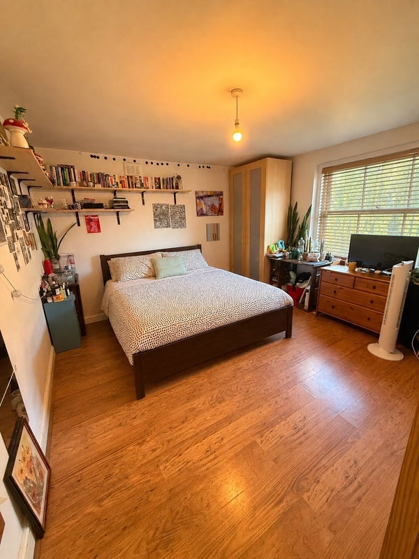 Room New Cross Road in Greater London
