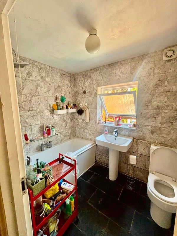 Room New Cross Road in Greater London