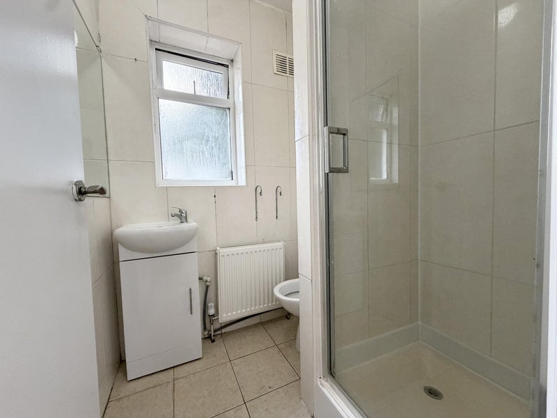 Flat Park Cottages in Greater London