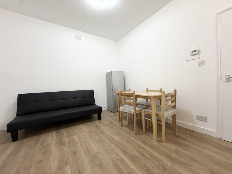 Flat Park Cottages in Greater London