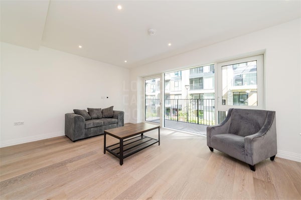 Flat Mitre Road in London
