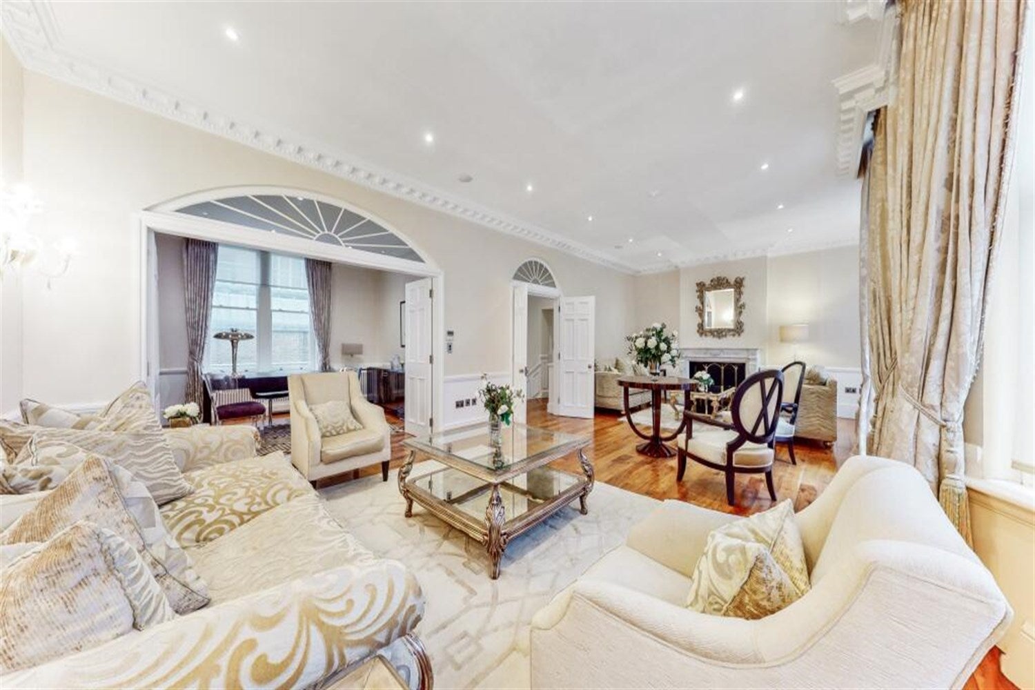 House Herbert Crescent in Greater London