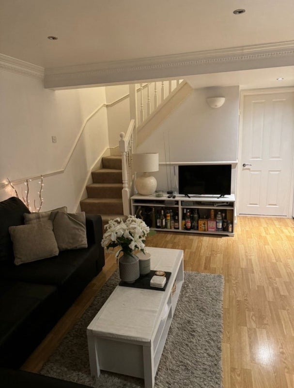 Room Harbut Road in Greater London