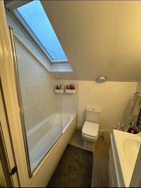 Room Harbut Road in Greater London