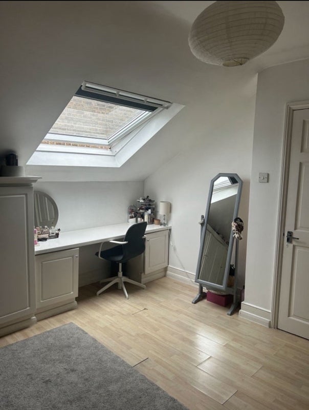 Room Harbut Road in Greater London