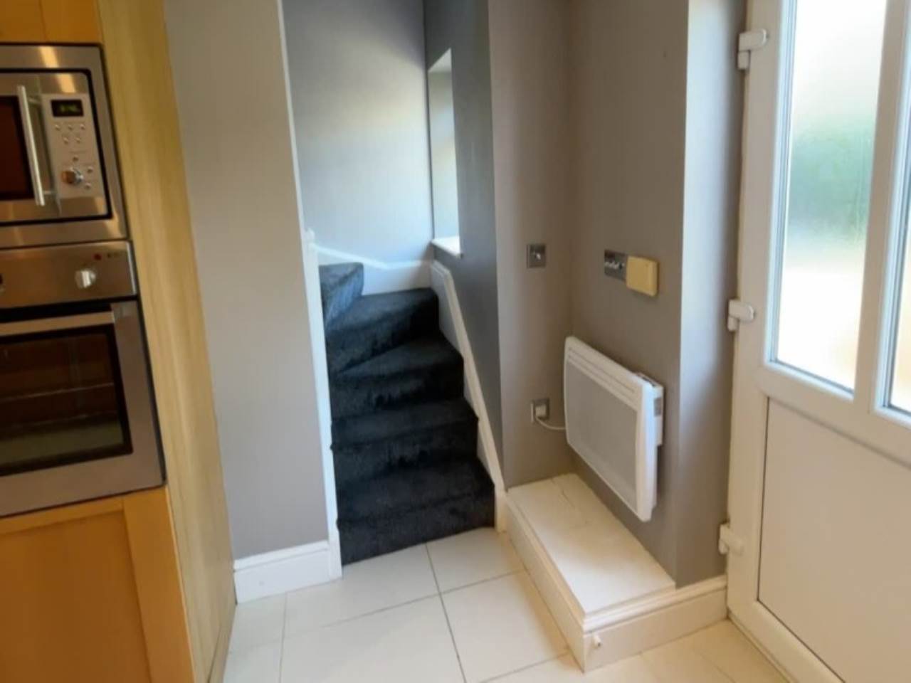 House Swinnow Close in Leeds