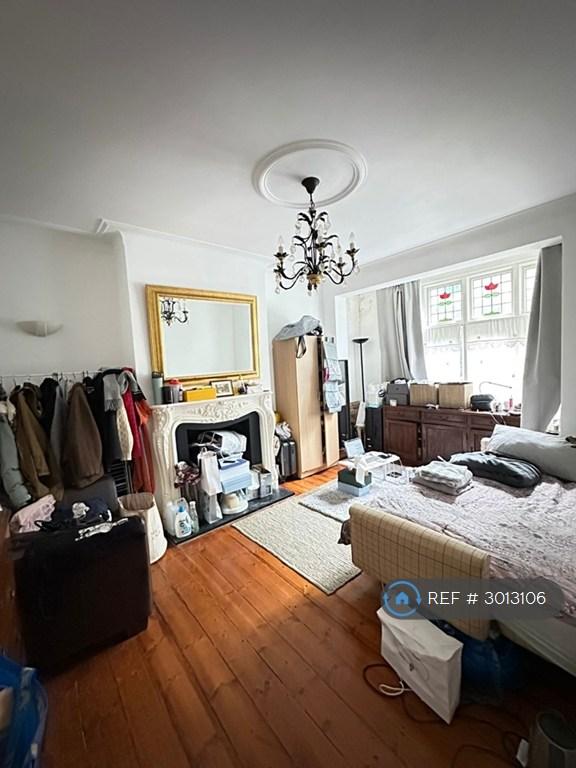 Room Briarwood Road in Greater London