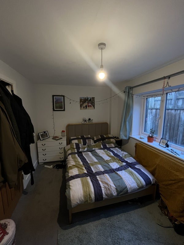 Room Cotswold Road North in Bristol