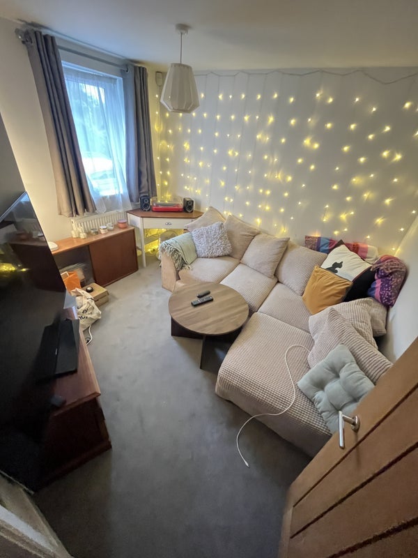 Room Cotswold Road North in Bristol