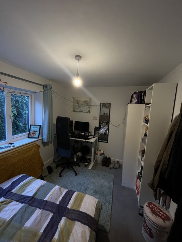 Room Cotswold Road North in Bristol