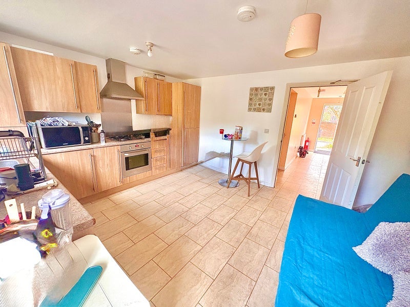 Room Eskdale Way in Crawley