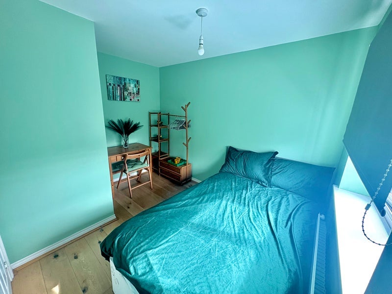 Room Eskdale Way in Crawley