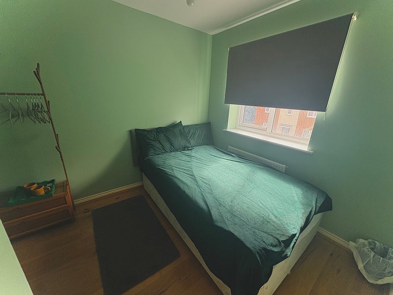 Room Eskdale Way in Crawley