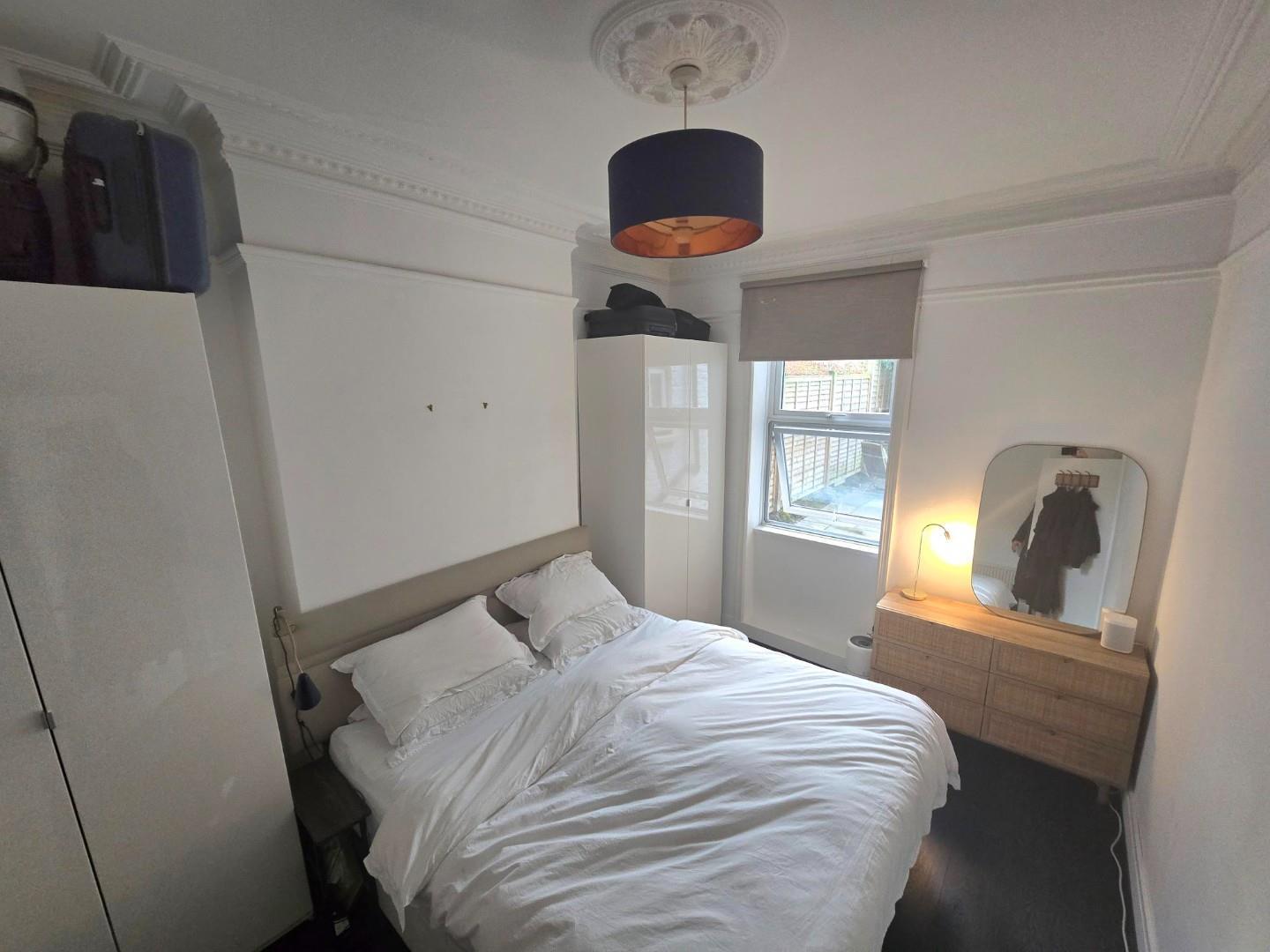 Flat Romola Road in Greater London