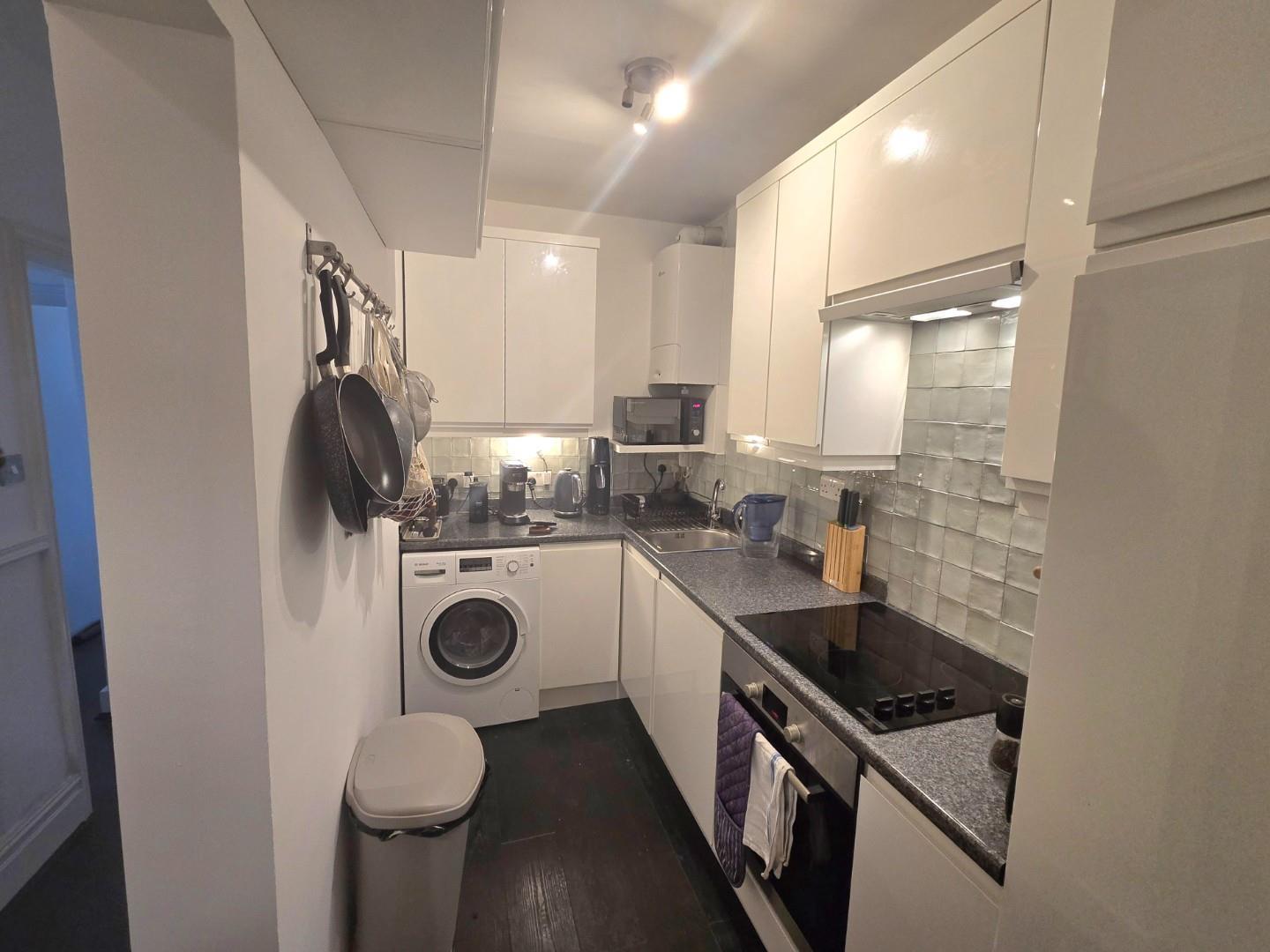 Flat Romola Road in Greater London