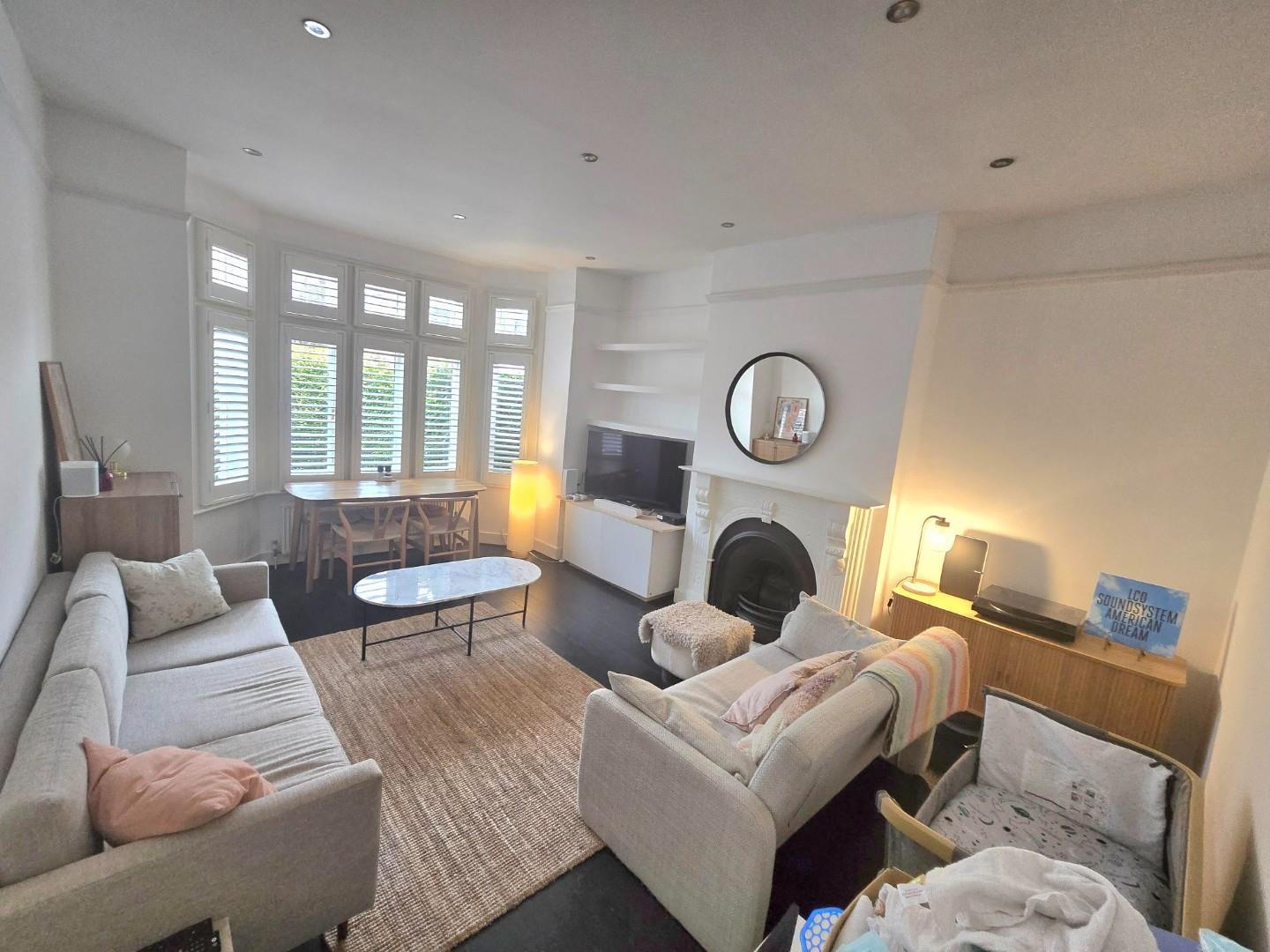 Flat Romola Road in Greater London