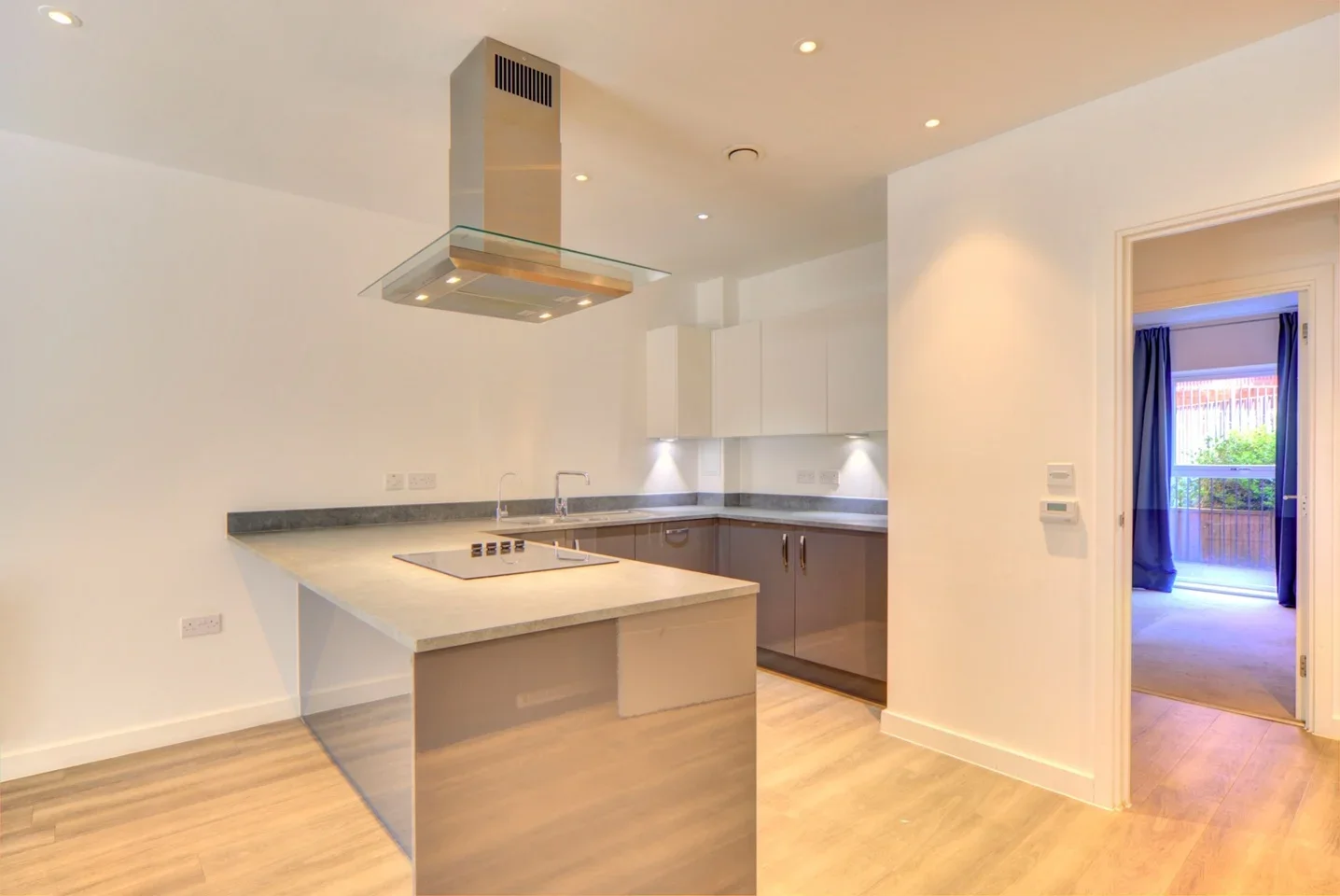 Flat Brumwell Avenue in Greater London