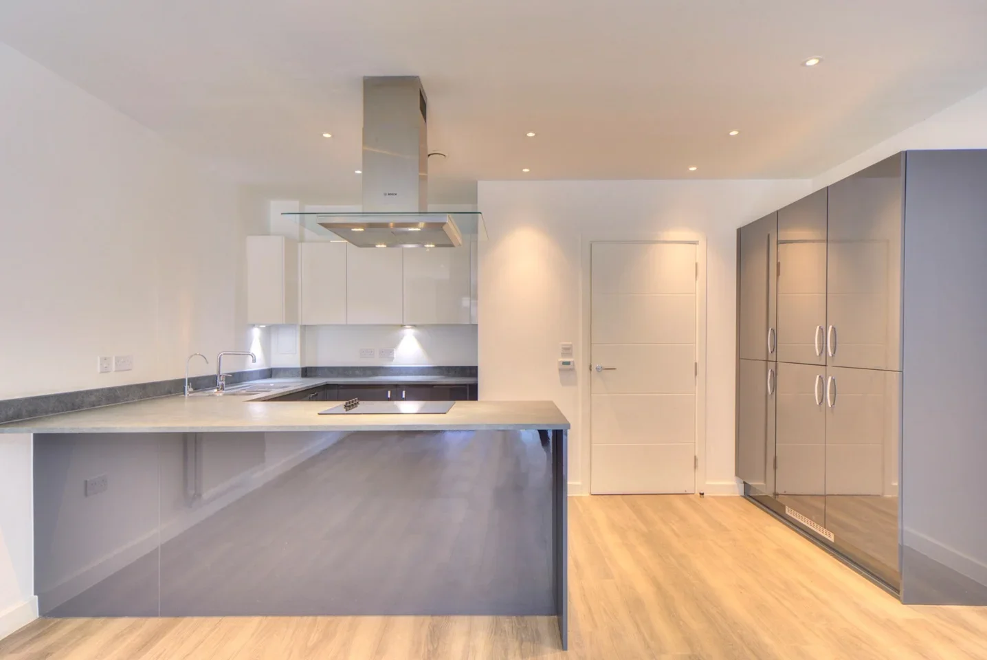 Flat Brumwell Avenue in Greater London