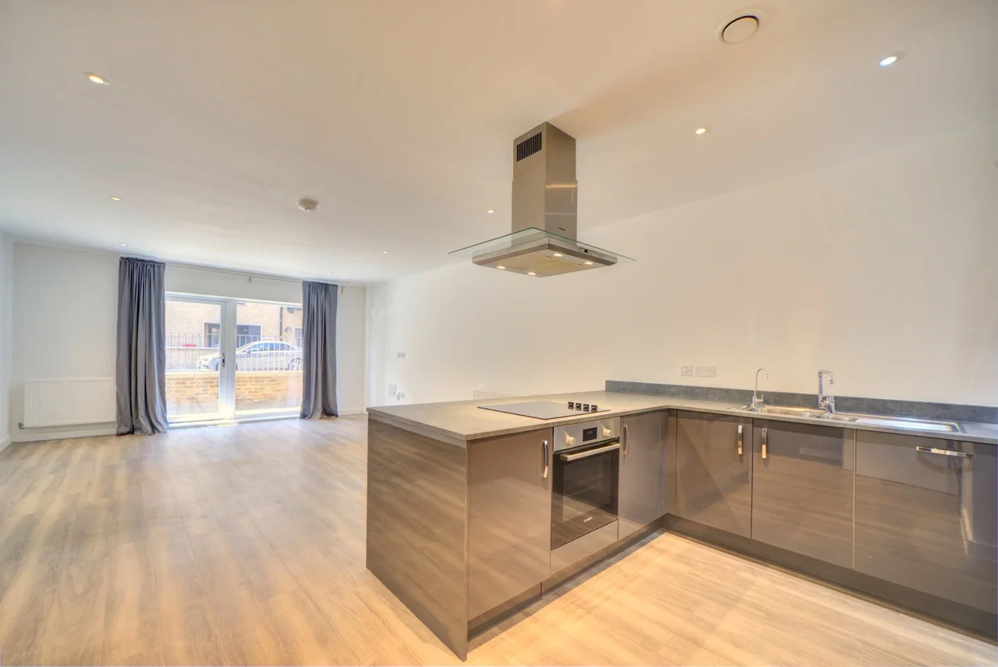 Flat Brumwell Avenue in Greater London