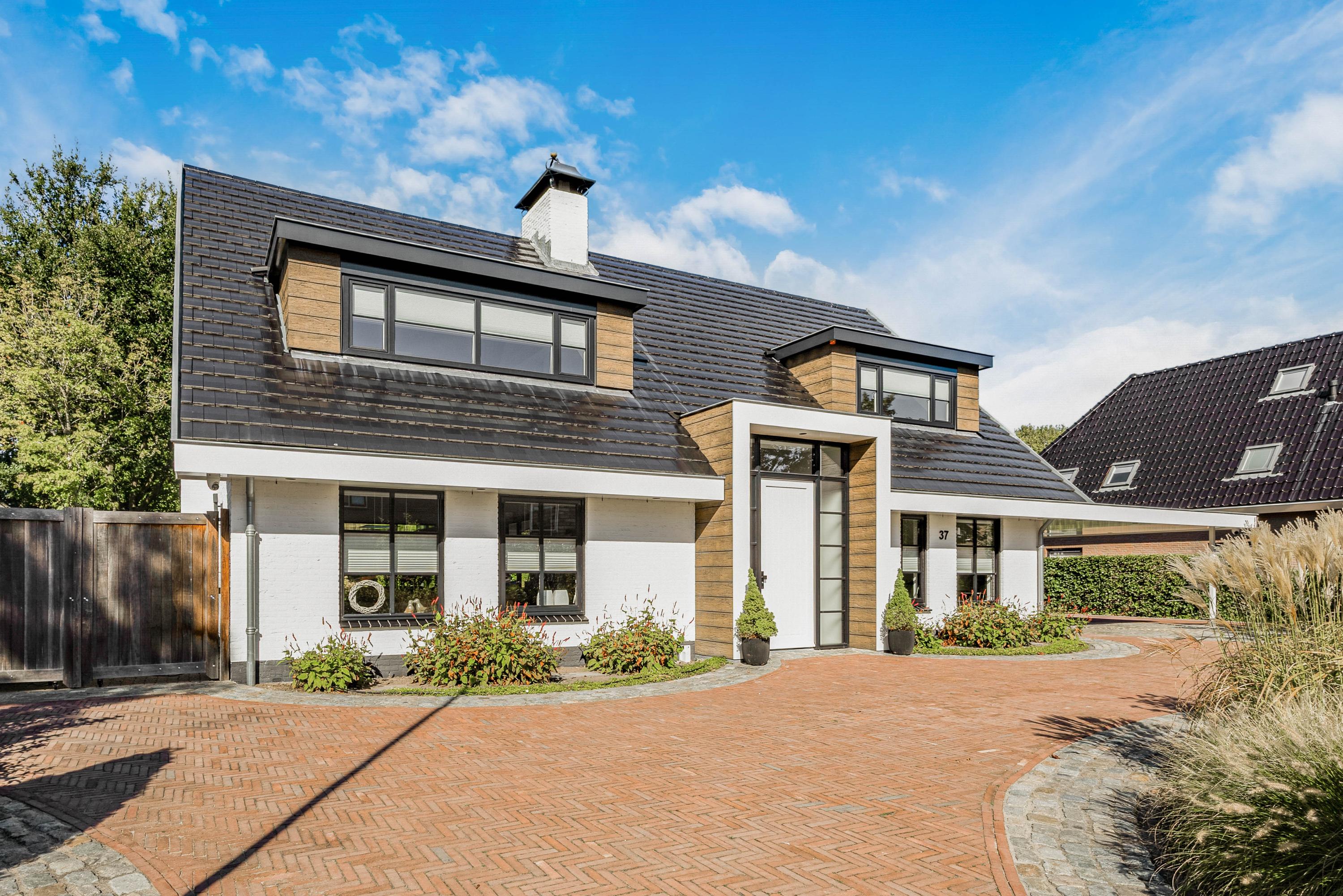 Huis Sportveldweg 37 in Nieuw-Vennep