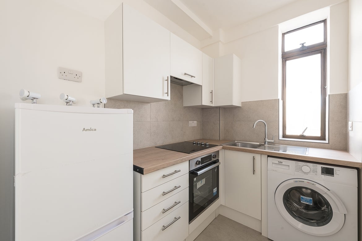 Flat Upper Berkeley Street in City of Westminster