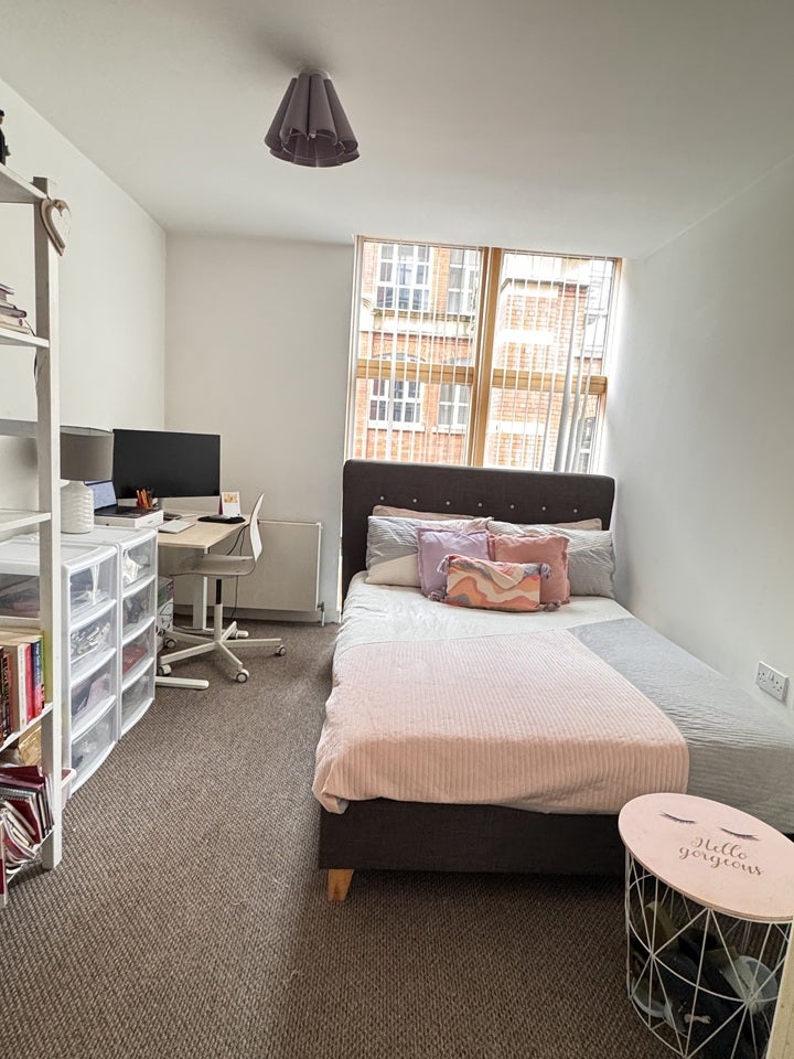Room Henry Street in Manchester
