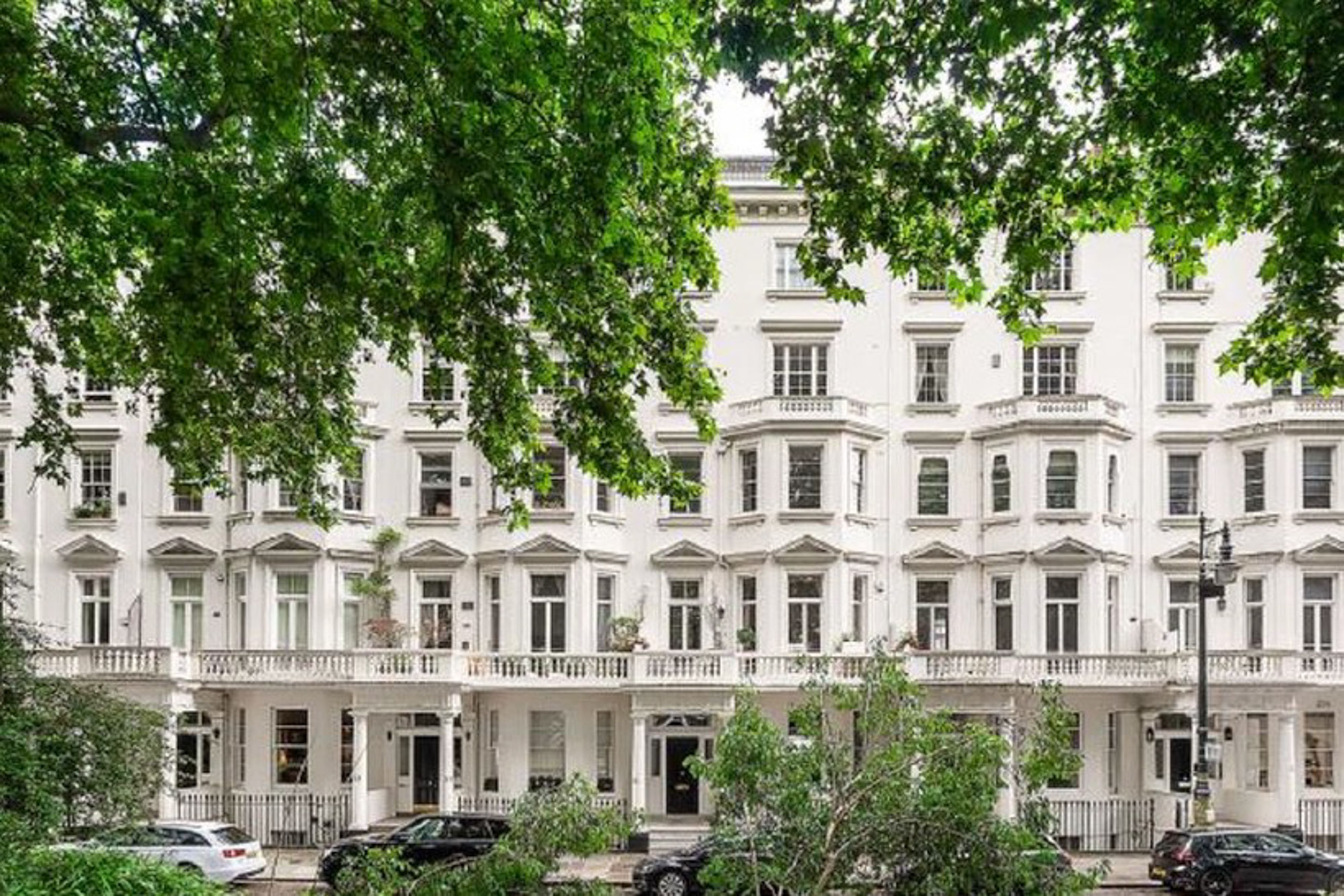 Flat St George's Square in City of Westminster