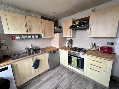 Room Radipole Road in Greater London