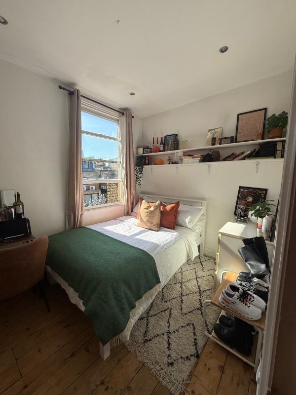 Room Radipole Road in Greater London