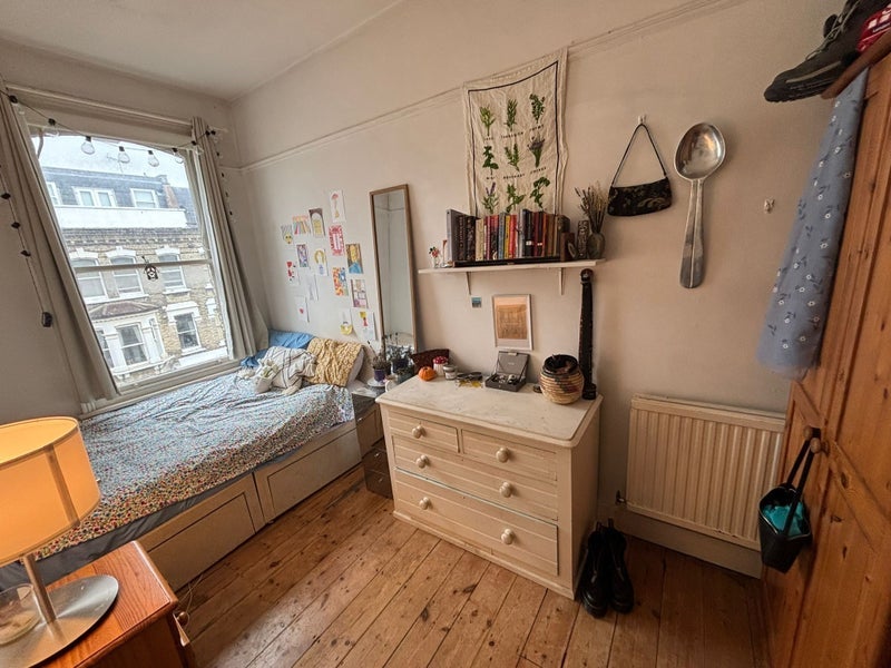 Room Radipole Road in Greater London