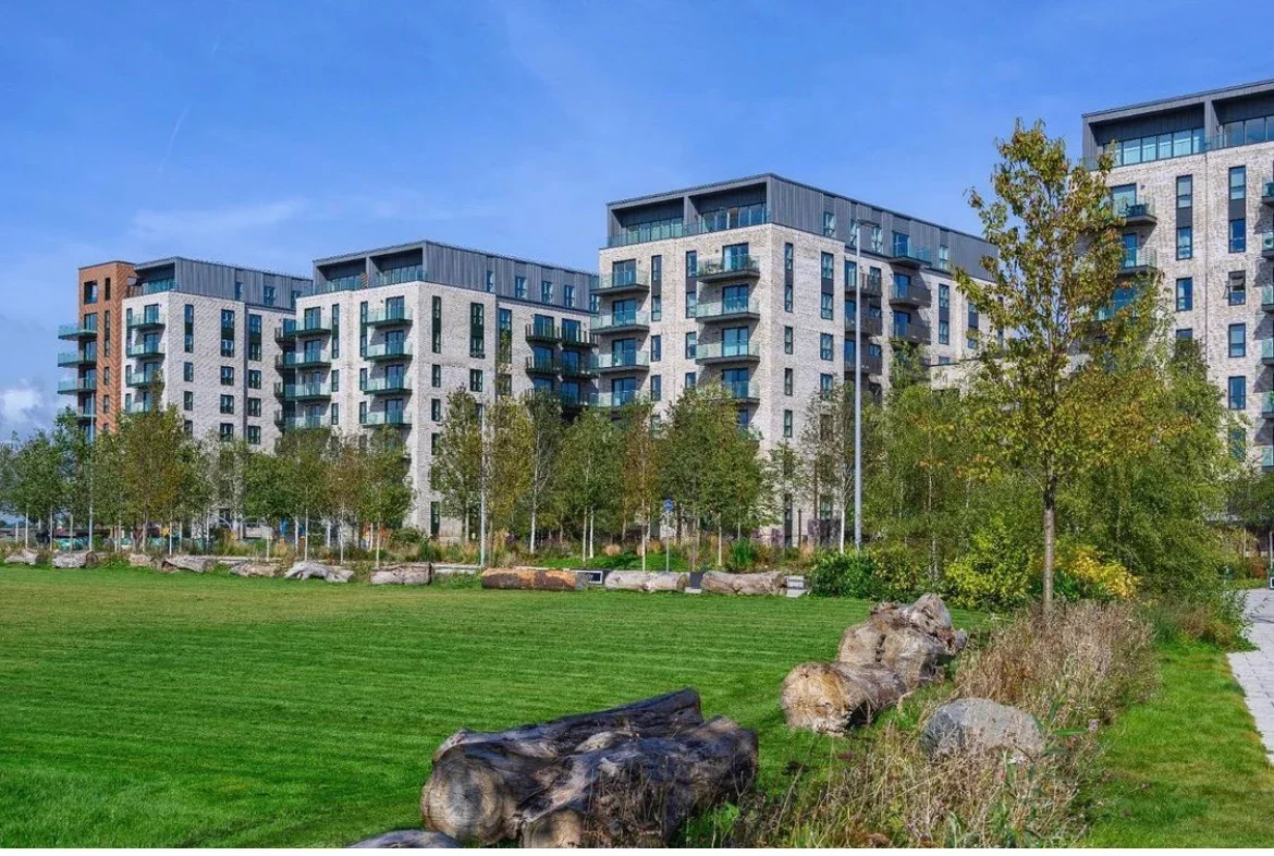 Flat Greenleaf Walk in Greater London