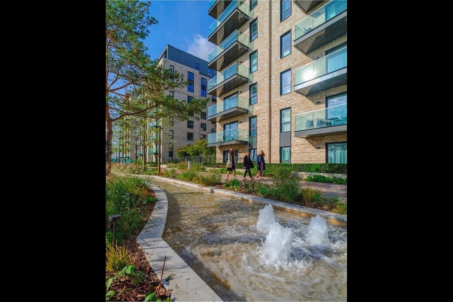 Flat Greenleaf Walk in Greater London