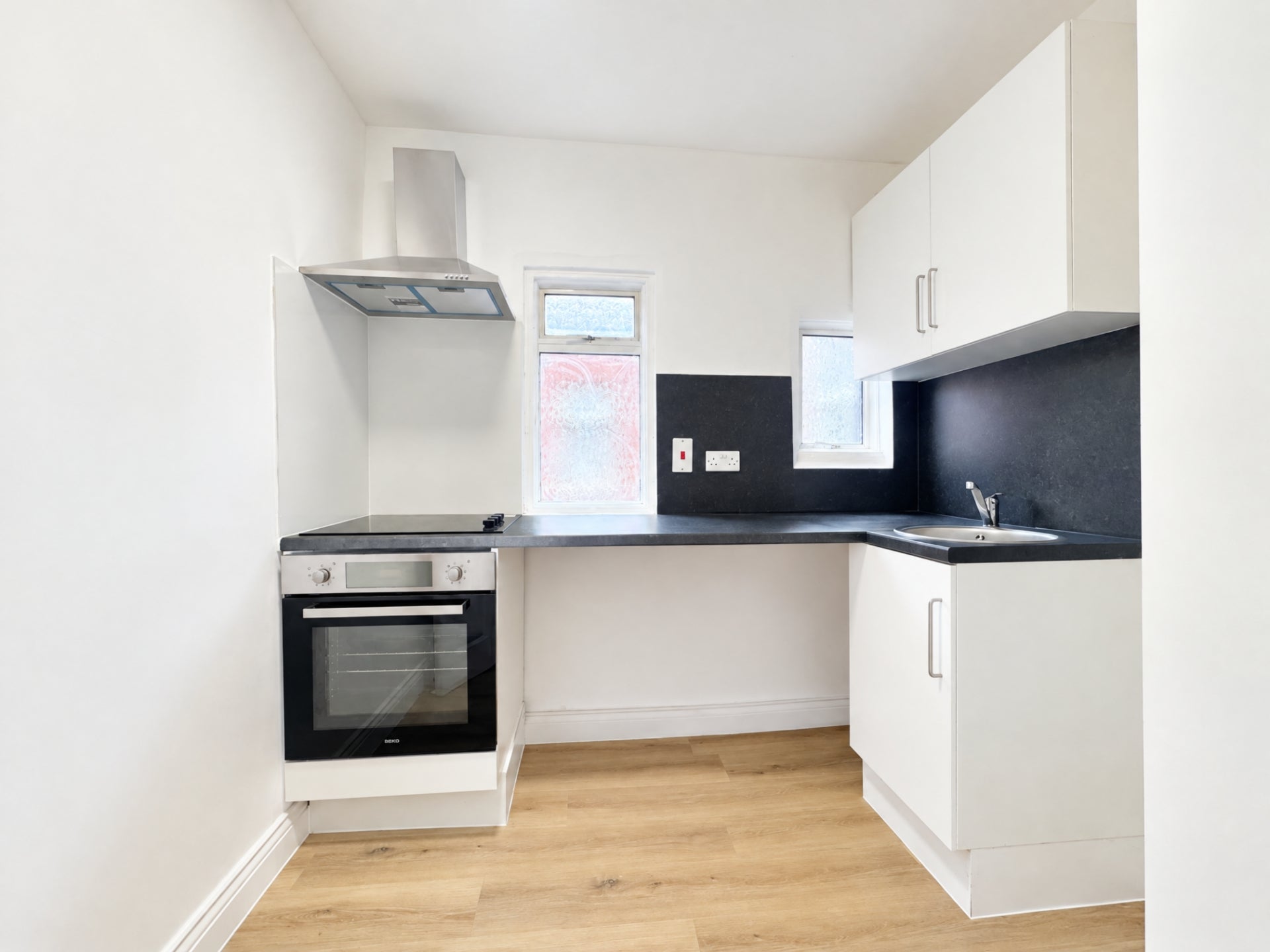 Room Cobbold Road in Greater London