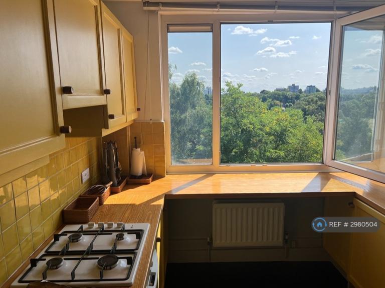 Flat Shepherds Hill in Greater London