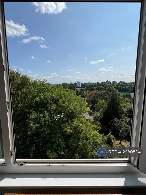 Flat Shepherds Hill in Greater London