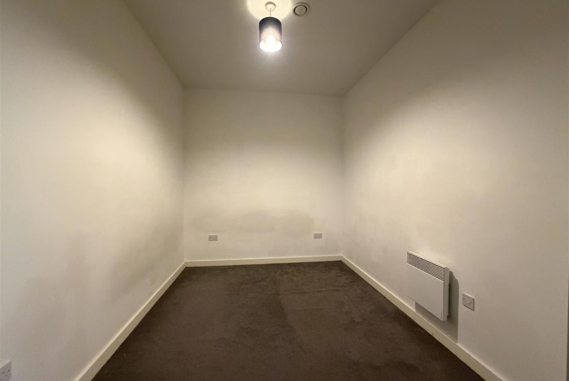 Flat Vicarage Farm Road in Peterborough