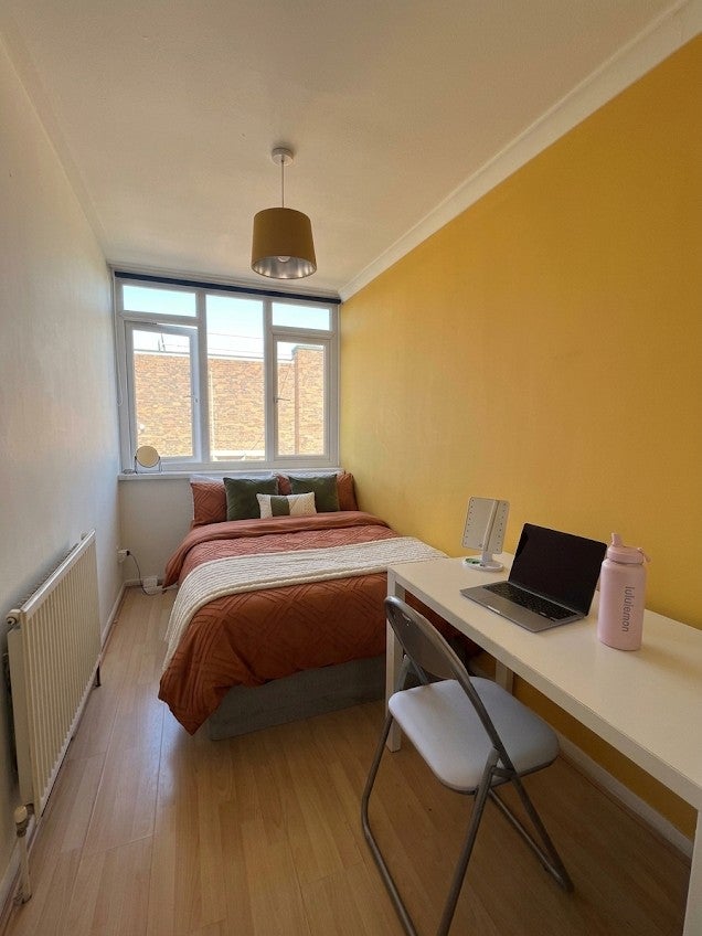 Room Stewarts Road in Greater London