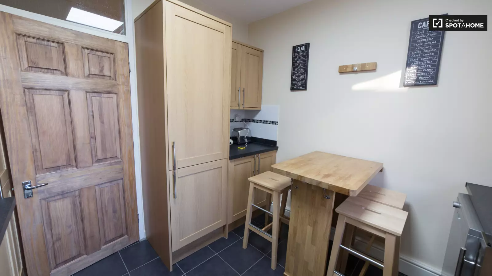 Flat Haldane Place in Greater London