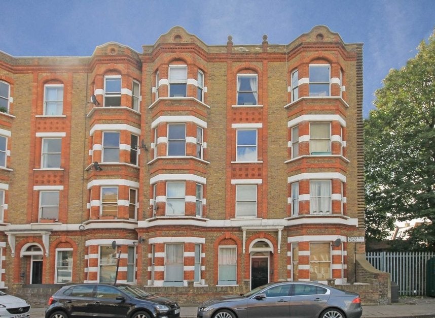 Flat Munster Road in Greater London