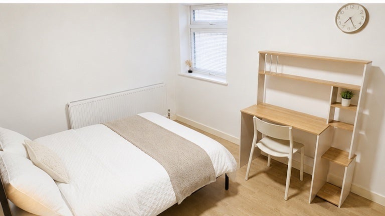 Room Overdale Road in Greater London