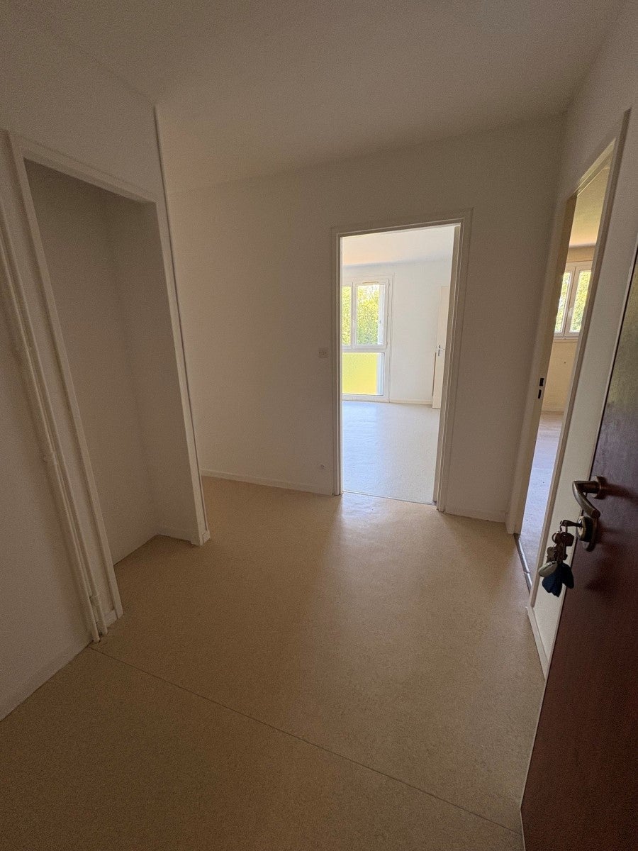 Flat Rue des Murots in Fontaine-Française
