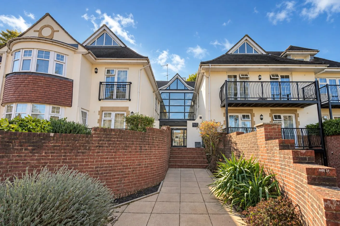 Flat Penn Hill Avenue in Poole