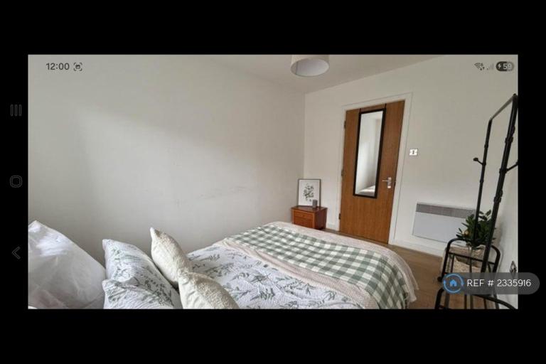 Room Otter Close in Greater London