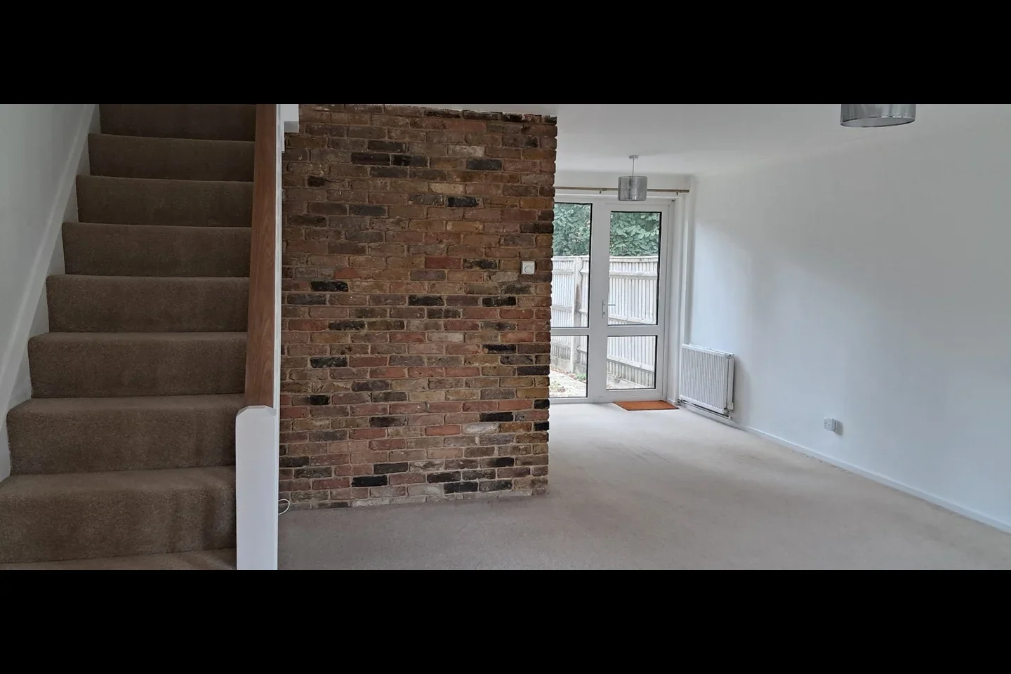 House Maybrook Gardens in High Wycombe
