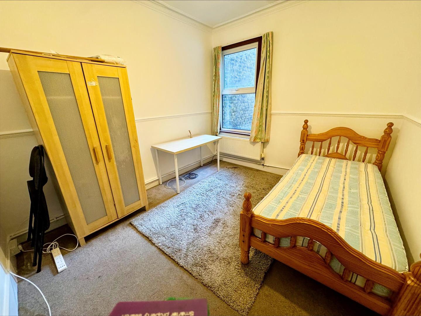 House Rosslyn Crescent in Greater London