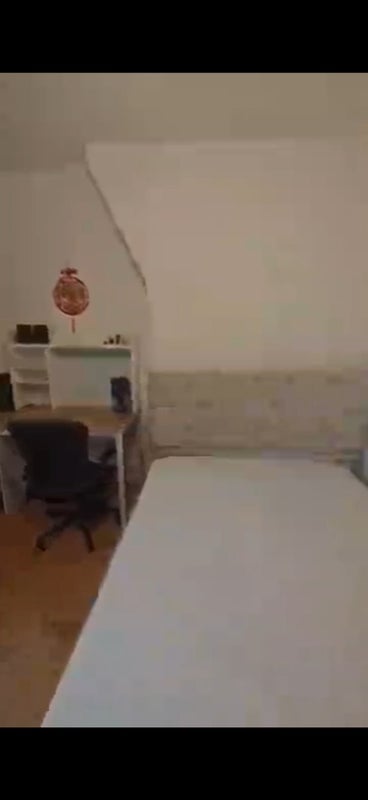 Room Harper Road in Greater London